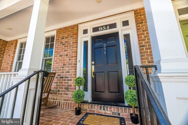 Photo - 954 N Washington St