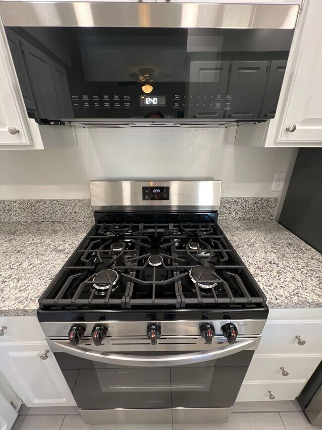 Photo - Riverside Gardens