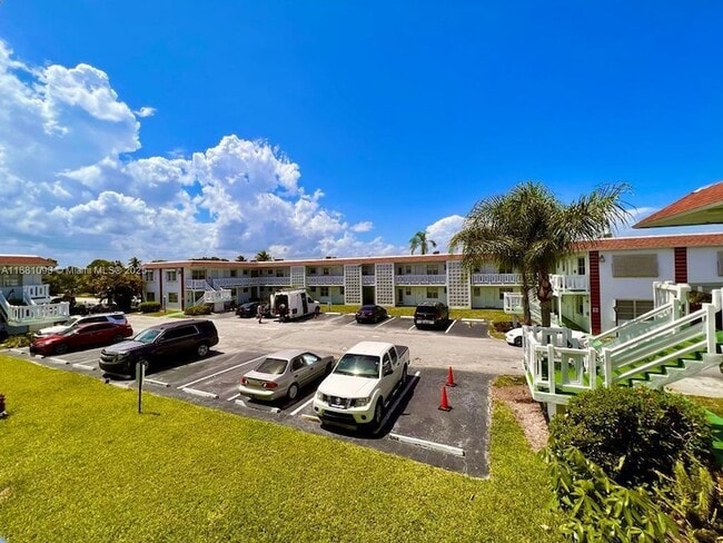 Building Photo - 1440 NW 43 Terrace Unit 203