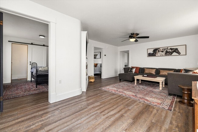 Photo - 511 E Ave N Unit SI ID1536474P
