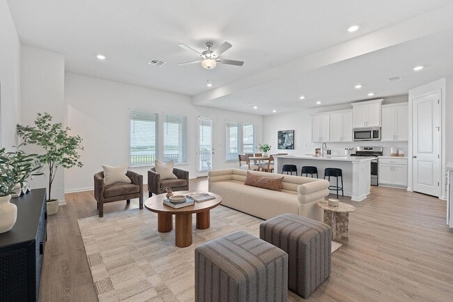 Photo - 529 Leeward Pass