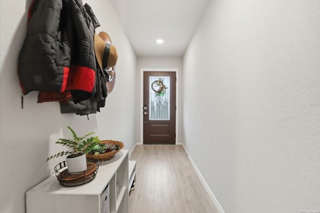 Photo - 14905 Dorset Wheel