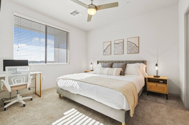 Photo - 711 W Broadway Rd Unit SI ID1366980P