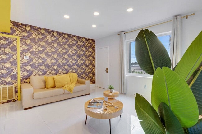 Building Photo - 809 S Ocean Dr Unit SI ID1227349P