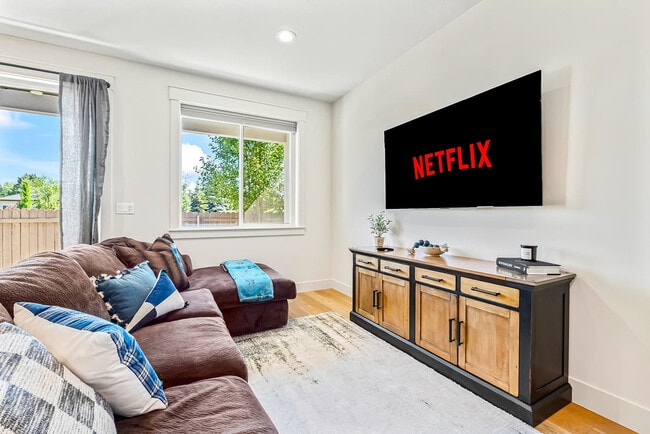 Building Photo - 6389 W Bluebird Ln Unit ID1322140P