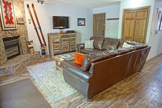 Building Photo - 2700 Village Dr Unit SI ID1564312P