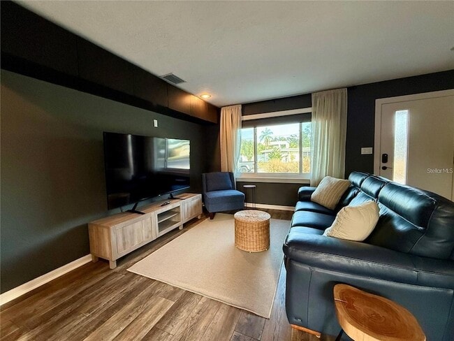 Photo - 2126 Craft Ln