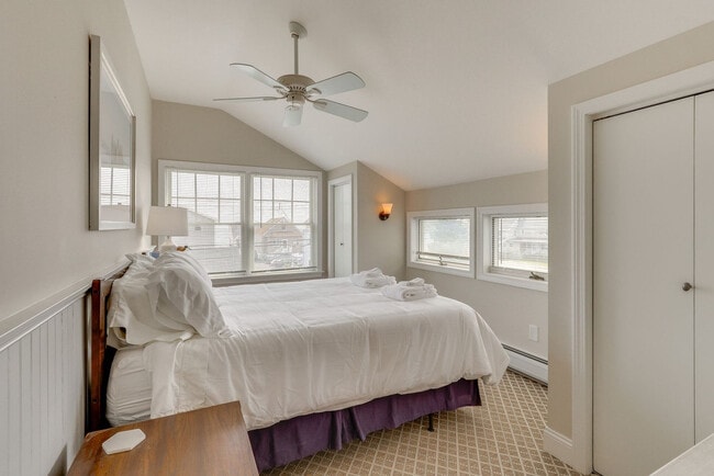 Photo - 47 Cosey Beach Ave Unit SI ID1626433P