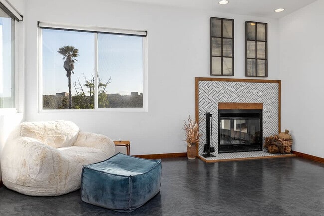 Building Photo - 3929 Paso Del Lagos Unit ID1292593P