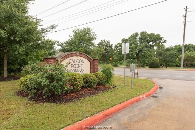 Building Photo - 1915 Dartmouth St Unit 4031