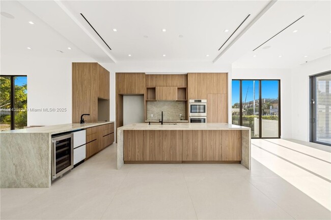 Photo - 2050 S Hibiscus Dr