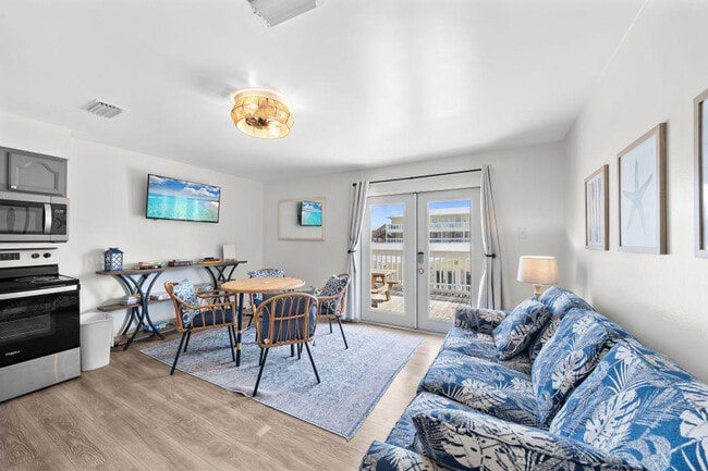 Building Photo - 1118 W Beach Blvd Unit ID1266323P