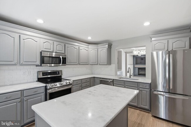 Building Photo - 12087 Edgemere Cir