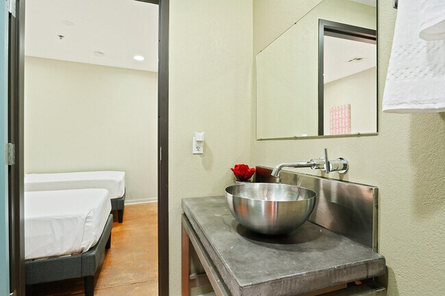 Photo - 1041 Constance St Unit SI ID1265385P