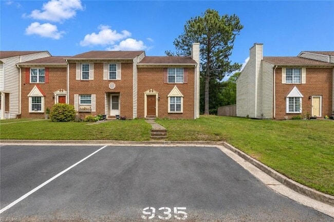 Building Photo - 935 Still-Harbor Cir