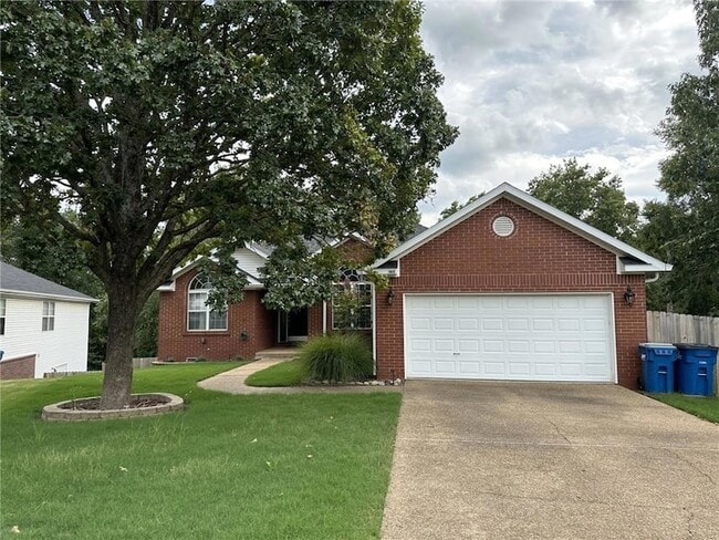 Building Photo - 105 NW Erika Ct
