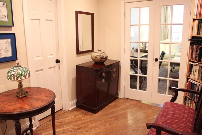 Photo - 1021 Grand St