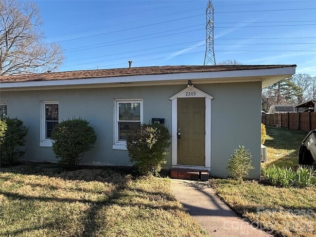 Building Photo - 2203 Highland St