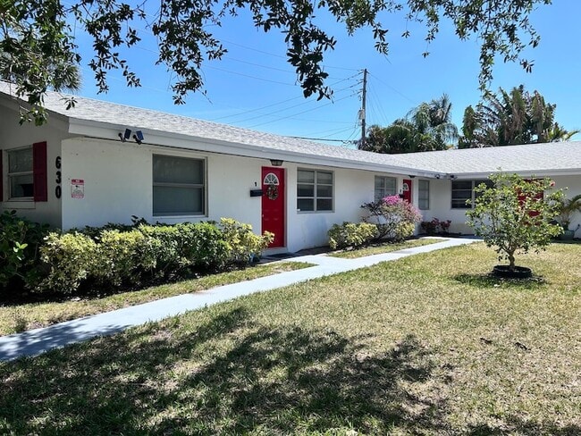 Building Photo - 630 Prosperity Farms Rd Unit 2