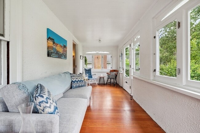 Photo - 103 Leonard St