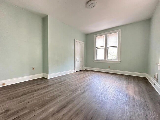 Photo - 623 Riddle Rd