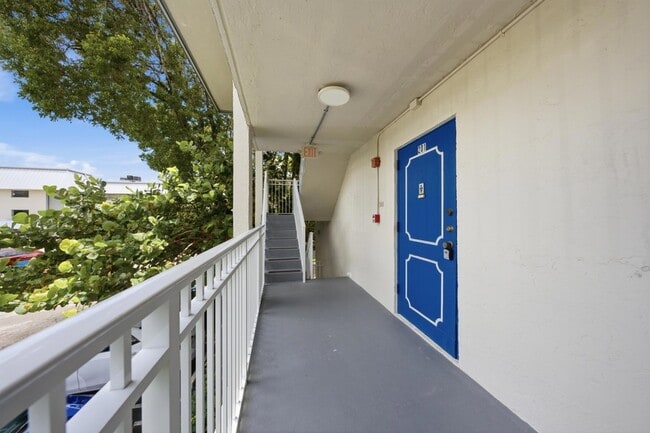 Photo - 3000 Riverside Dr Unit 2011