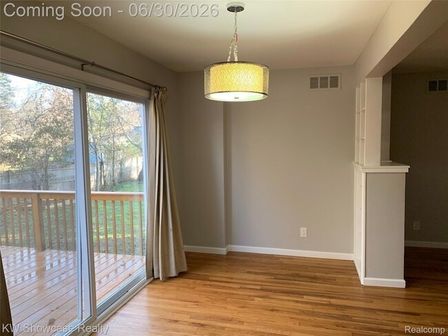 Photo - 2050 Wycliffe Ave