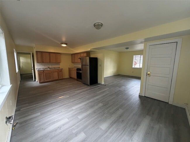 Photo - 79 Baker St Unit 4