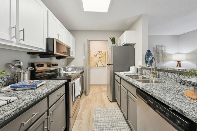 Building Photo - Magnolia Falls