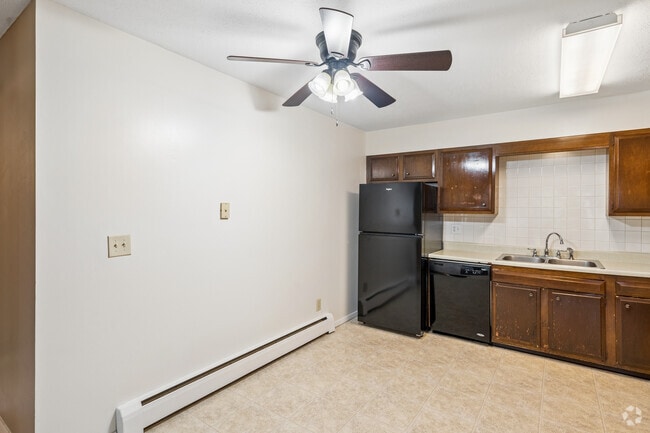 2BR, 1BA - 800SF - Dining Room - Broadmoor Park Apartments