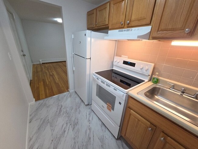 Building Photo - 10 Coffey St Unit 11
