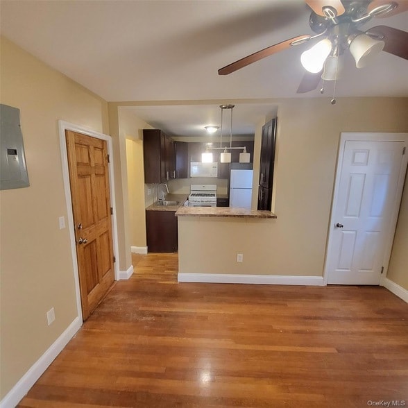 Building Photo - 607 S 5th Ave Unit 2nd Flr Duplex