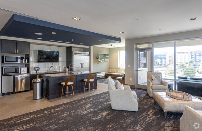 Rooftop Lounge - Flats on 4th