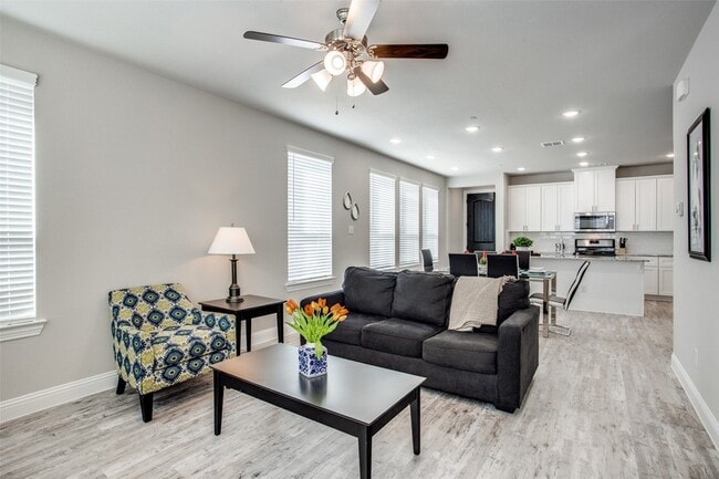 Photo - 1718 Lisa Ct