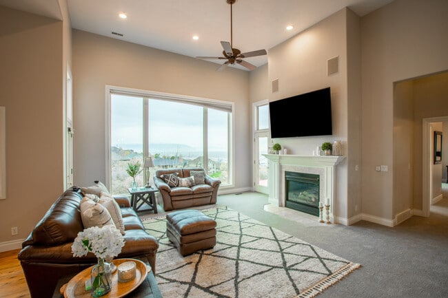 Photo - 678 Scenic Hills Dr Unit ID1249915P