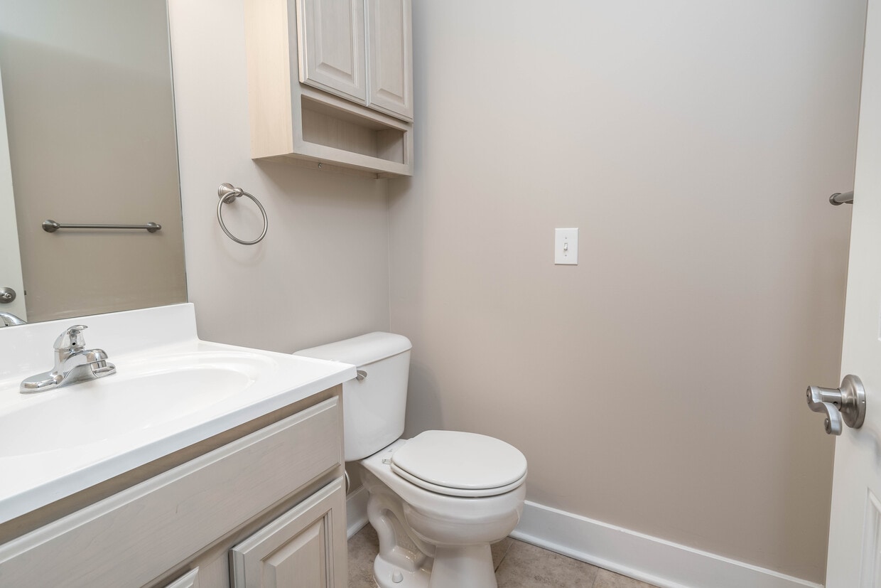 Floor Plan - 1BR, 1.5 BATH DEN