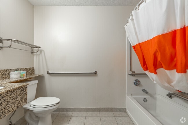 Large Studio - 265SF - Siegel Select Bartlett