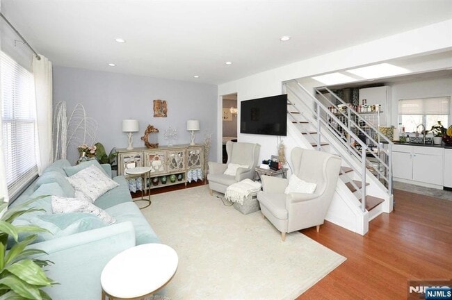 Building Photo - 38-41-41 Taylor Rd