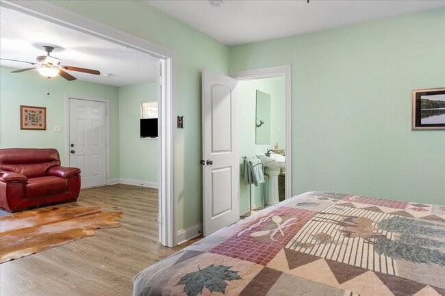 Photo - 259 Hiland Ln