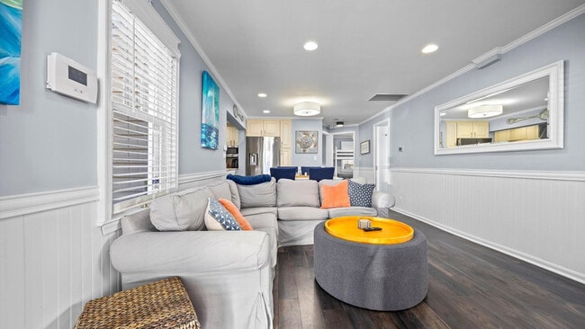 Photo - 816 St James Pl Unit ID1377380P