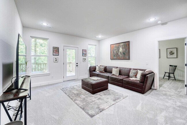 Photo - 1421 Lee St Unit ID1363342P