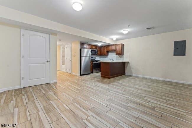 Building Photo - 453-455-455 Washington St Unit 1