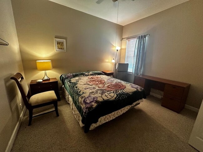 Building Photo - 464 SW Balfour Ave