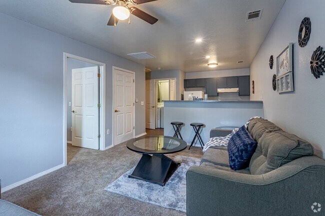 1BR, 1BA - 586 SF - Touchstone Village