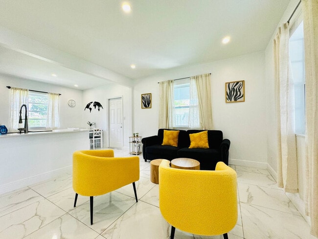 Building Photo - 133 SW 22nd Terrace Unit ID1258736P