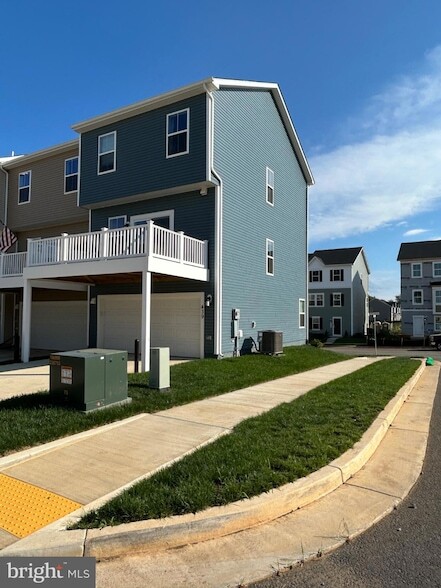 Photo - 439 17th Ave