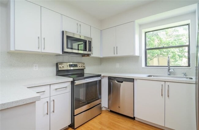 Photo - 491 Racquet Club Rd Unit 212