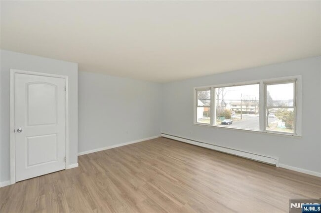 Photo - 421 Leonhardt Dr