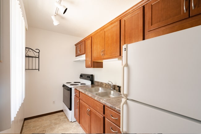 Photo - Brentwood Estates - Furnished & Unfurnished Apartments