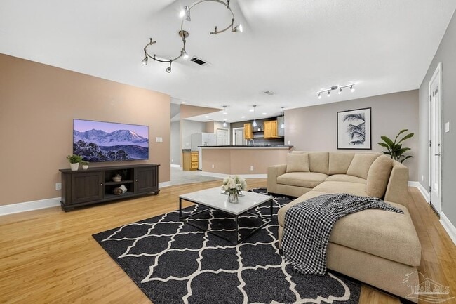 Photo - 7117 Dale St